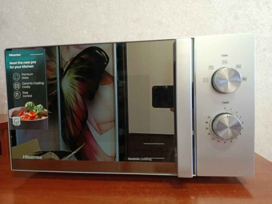 Мікрохвильова піч Hisense Нова + подарунок