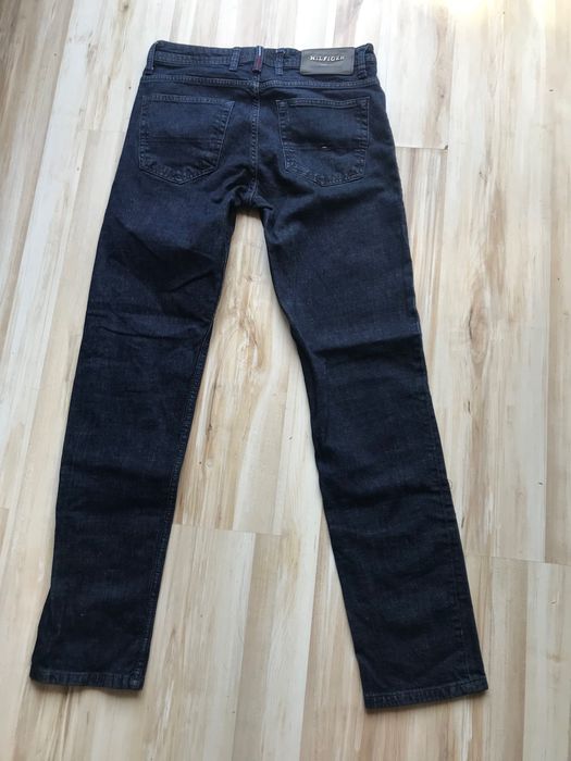 Spodnie marki Tommy Hilfiger, rozmiar na metce 32x34