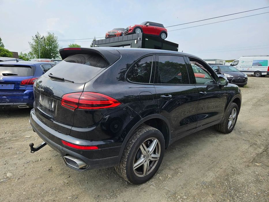 Porsche Cayenne 3.0 diesel 2016 rok LIFT Francja Uszkodzony bok
