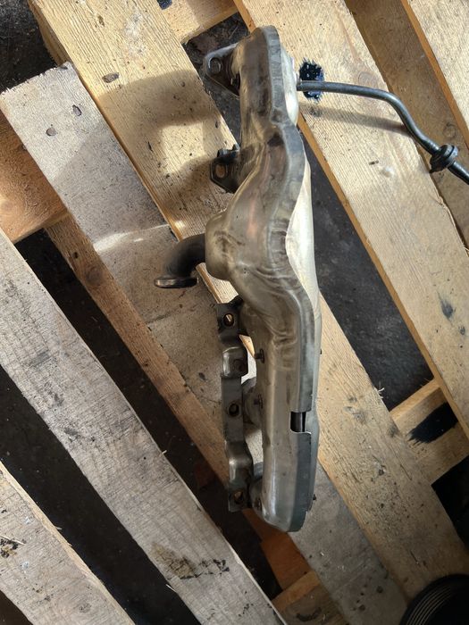 Kolektor wydechowy turbiny vw t5 2.5tdi axd touareg