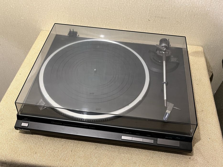Проигрыватель винила топ класса TECHNICS SL-QD33 (QUARTZ DIRECT DRIVE)