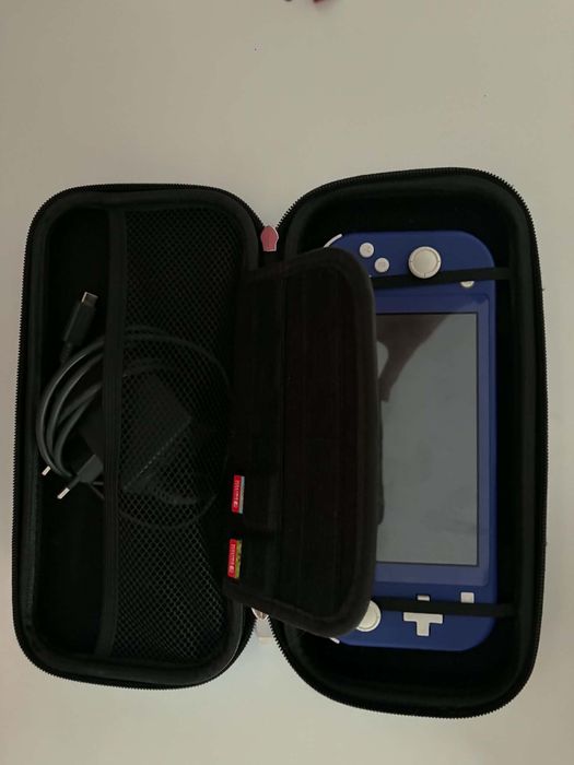 Nintendo Switch Lite Niebieski 
gry Minecraft i  battle for bikini bottom