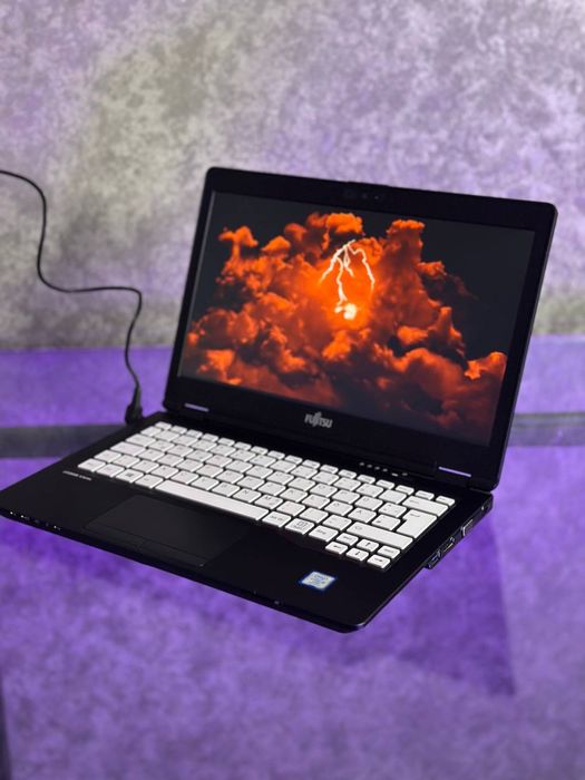 Ноутбук Fujitsu Lifebook U727 i5-7300U / 8GB / SSD 120GB / 12.5” Full HD