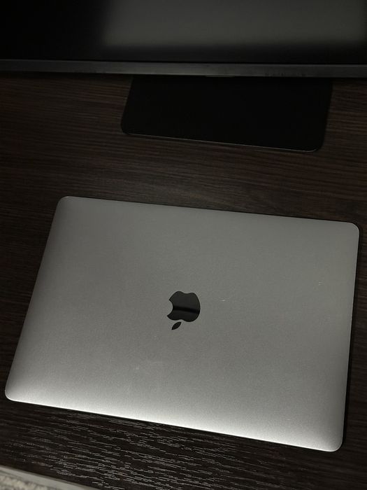MacBook Air i5 13.3 8/256 в хорошому стані