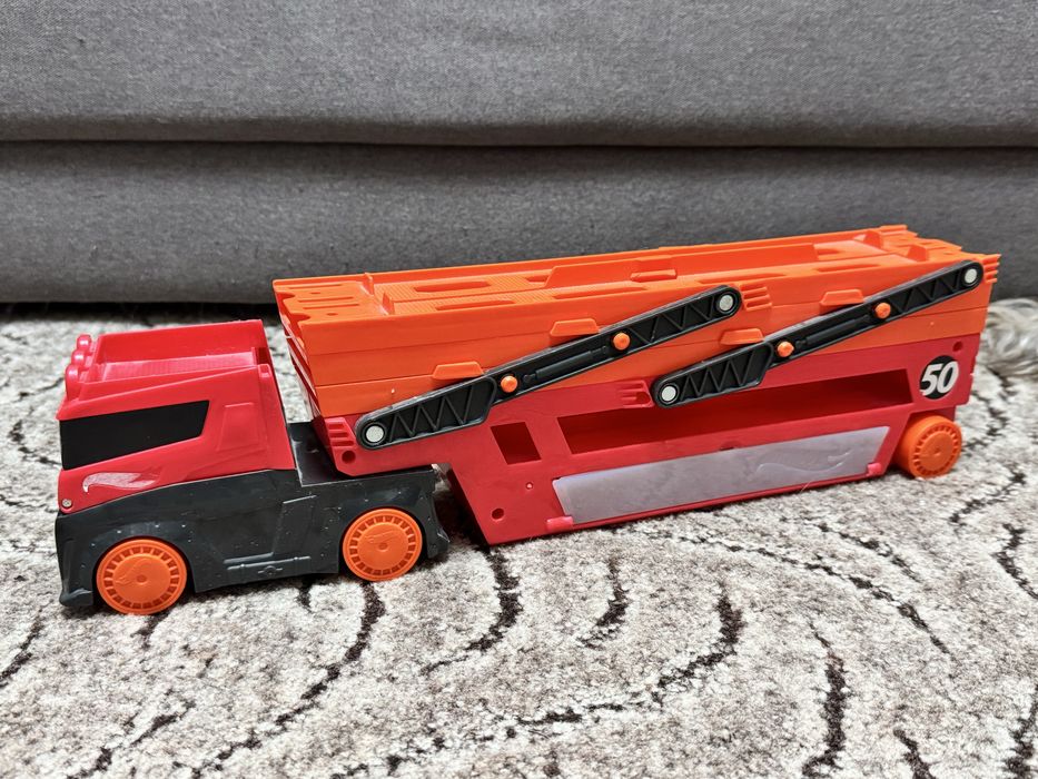 Мега-транспортер Hot Wheels Action