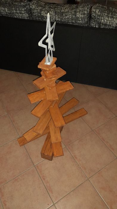 Arvore de natal feita em madeira