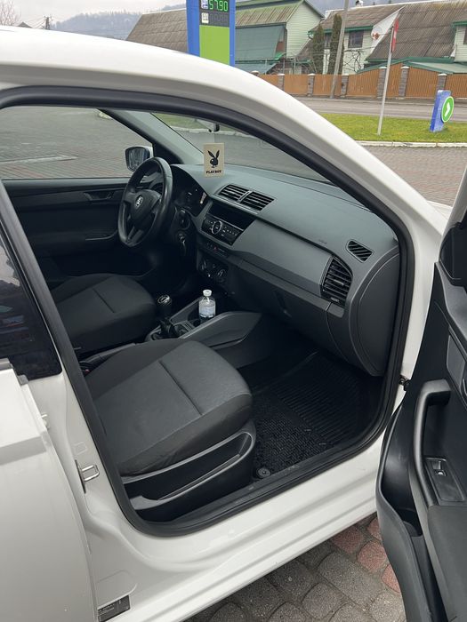 Шкода фабія 2015 рік