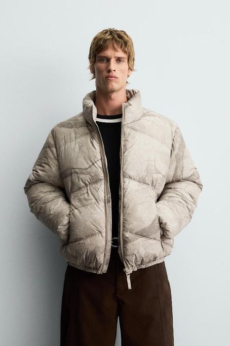 Стьобана куртка Zara з абстрактним принтом