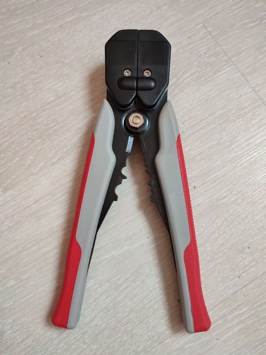 Съемник изоляции  автоматический проводов INTERTOOL HT-7020