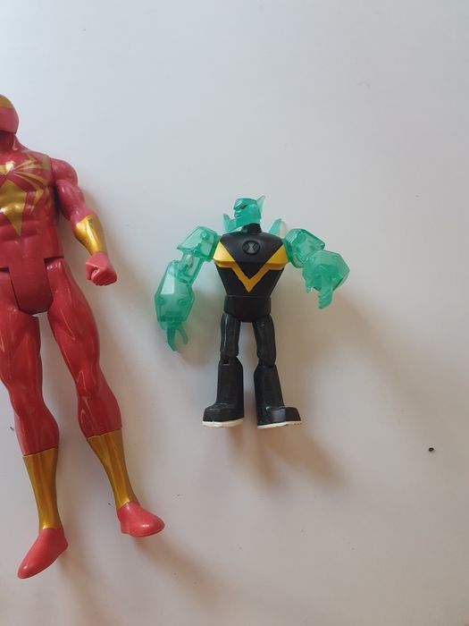 Figuras  super heróis para brincar
