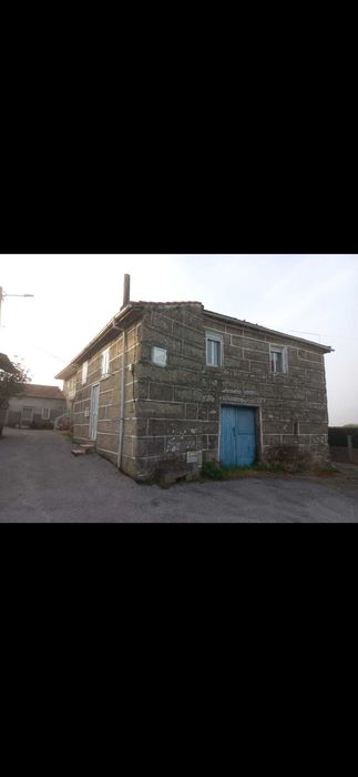 Casa de 2 pisos com potencial  e vistas fantásticas