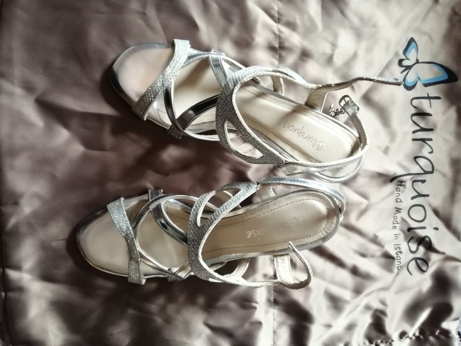 Sapatos de tango novos da Turquoise