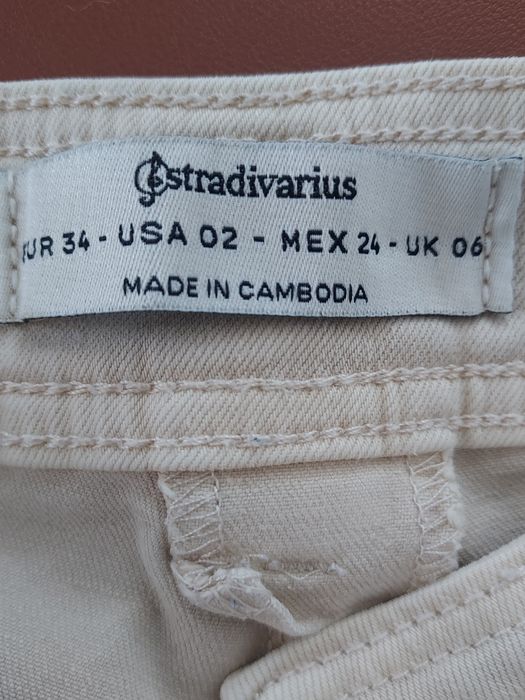 Calças bejes Stradivarius