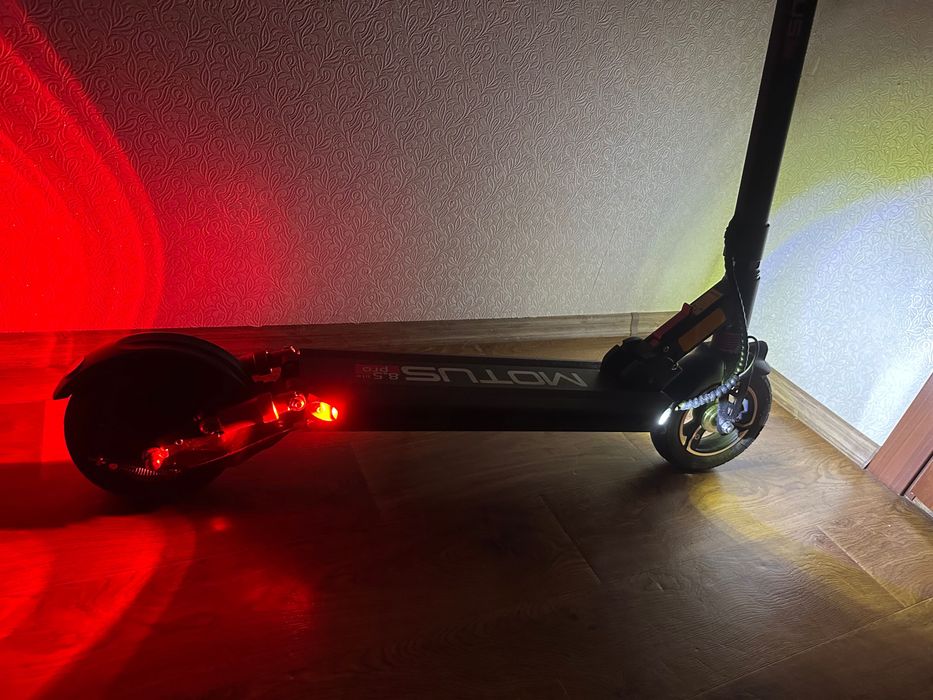 Електросамокат Motus PRO 8.5 lite black