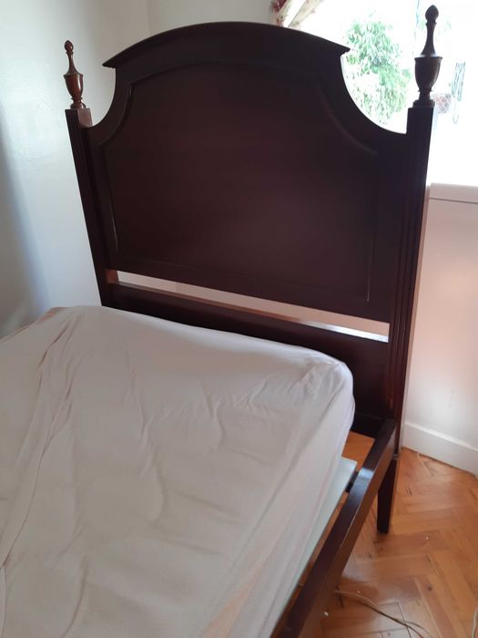 Estrutura de cama de solteiro