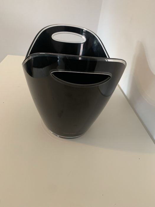 Balde de Gelo e garrafas