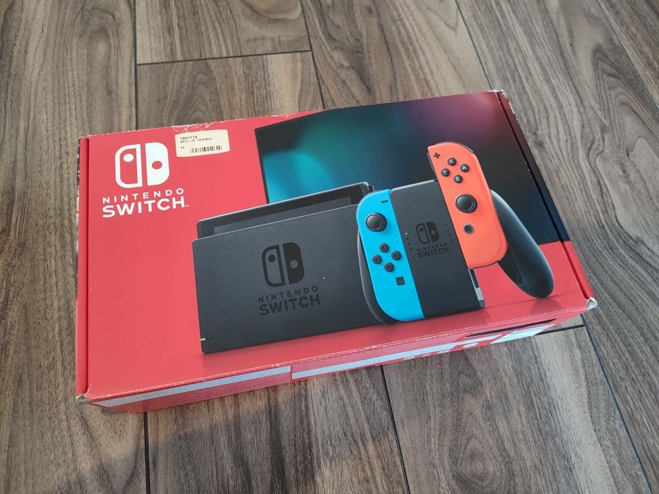 Nintendo Switch V2 + Etui ochronne