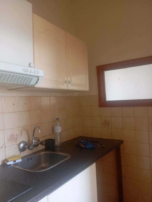 Casinha individual com 1 quarto, sala, cozinha e casa banho.