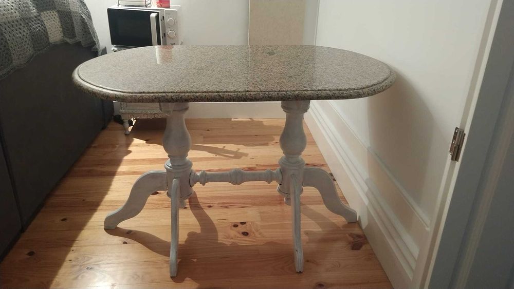 Mesa de Jantar em pedra granito