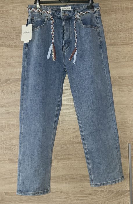 Nowe spodnie jeansowe damskie z paseczkiem ,rozmiar M
