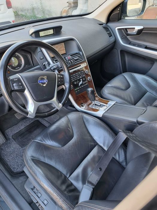 Volvo XC60 2.4D D5 автомат Summum