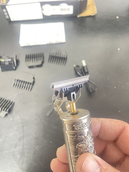 Máquina de cabelo e barba