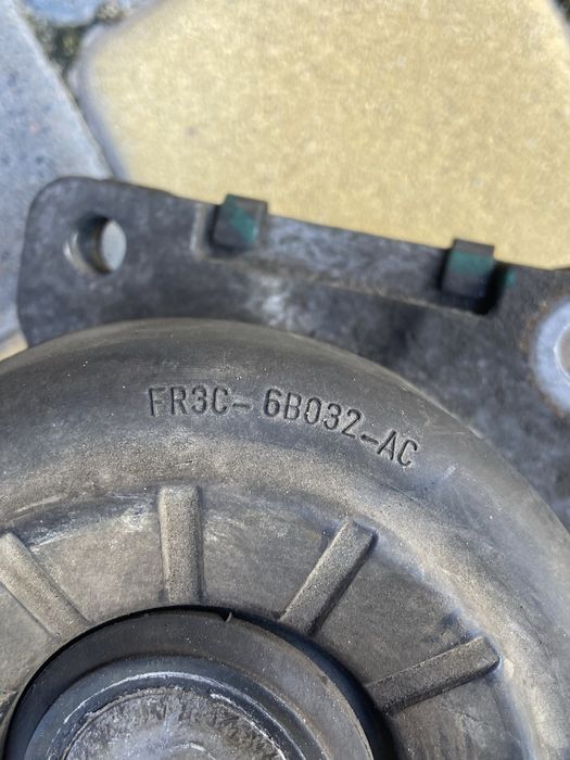 Подушки двигуна на Форд Мустанг 2.3