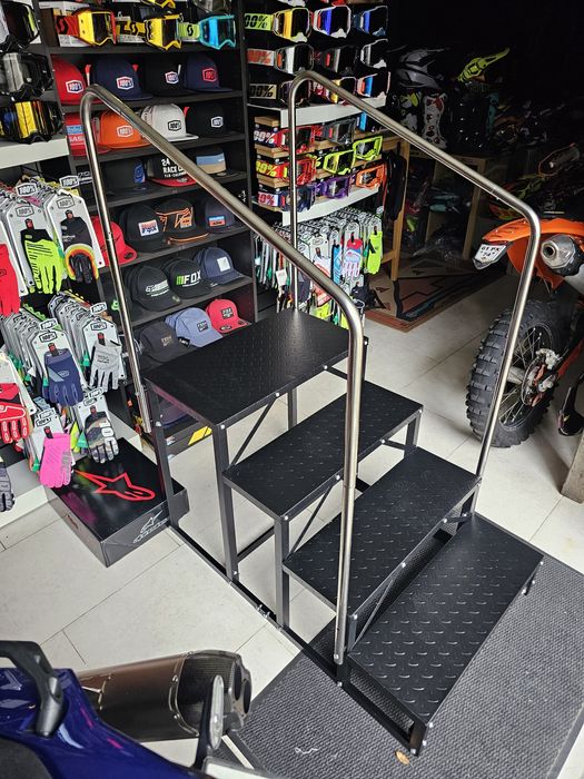 Escadas Rolote 4 Degraus com corrimão