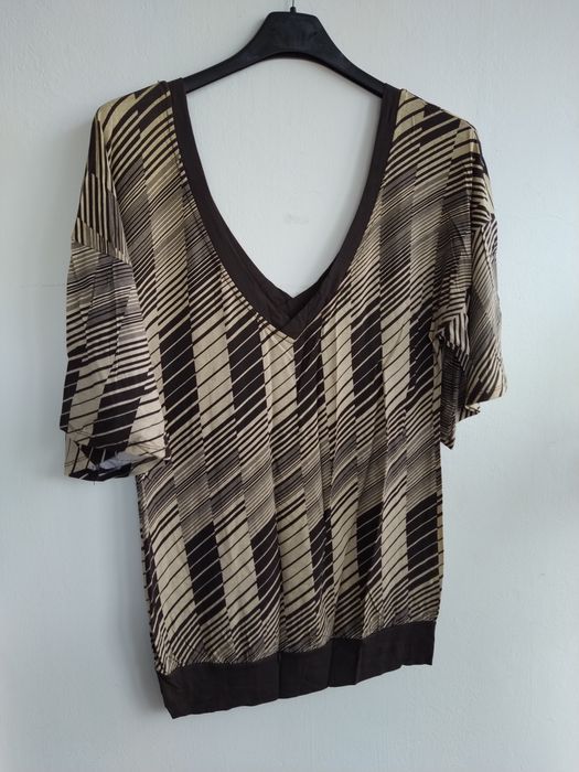 Top / Camisola creme com linhas modernas - Bershka - Tamanho M