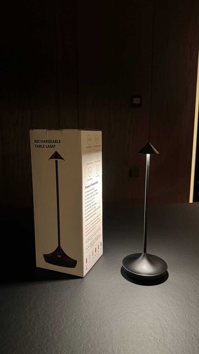 Безпровідна настільна лампа