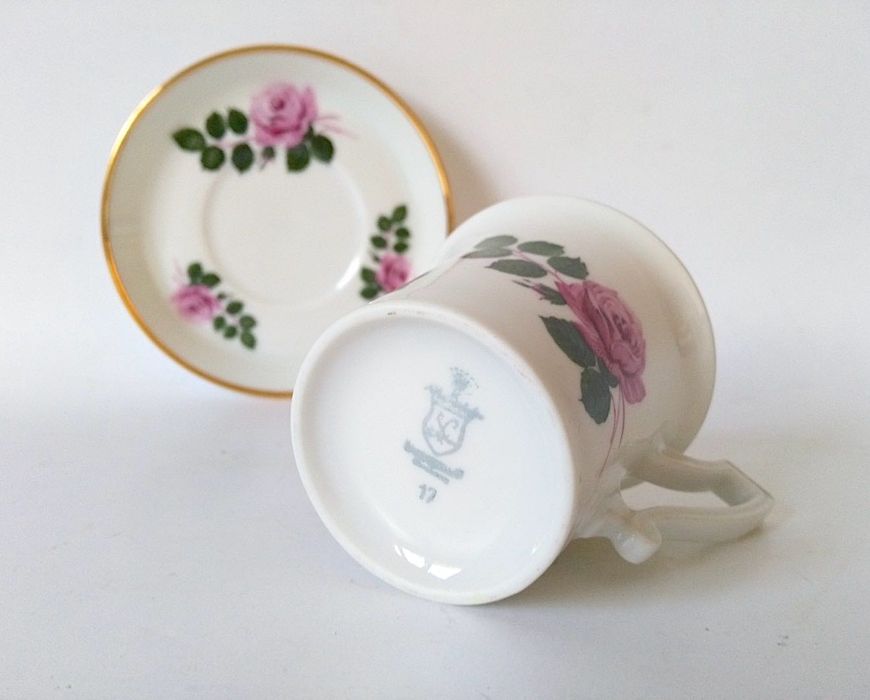 Zestaw filiżanka i spodek duo do mokki z porcelany w róże różyczki