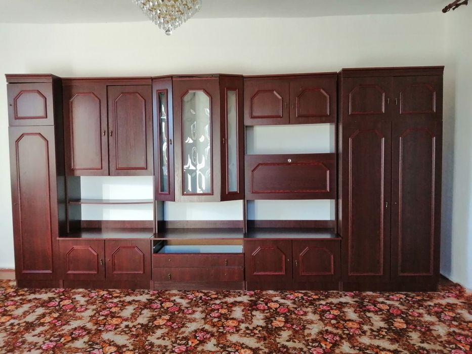 Продам Стінку та двері