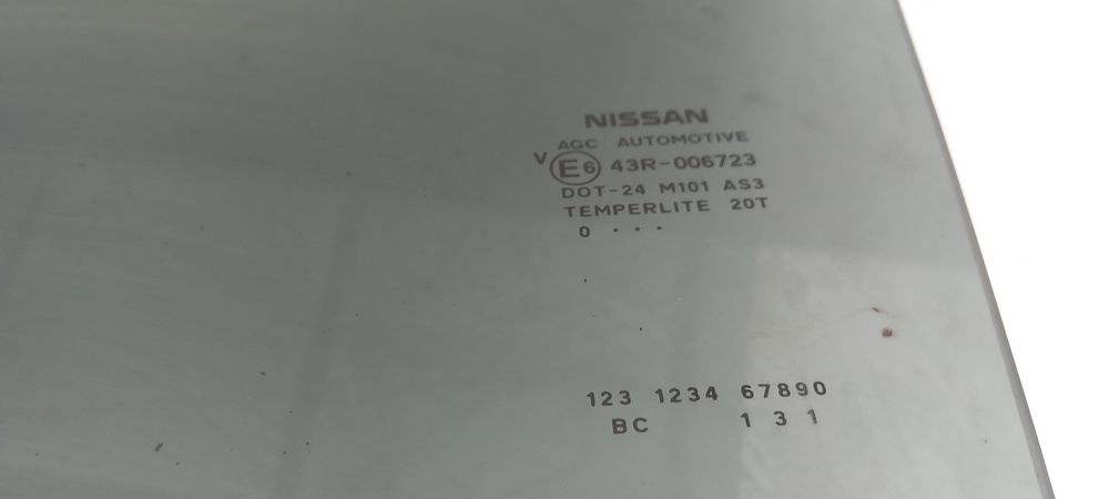 Vidro porta trás esquerdo NISSAN Juke (F15)