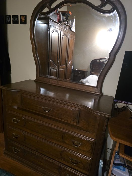 Mobilia de quarto de madeira