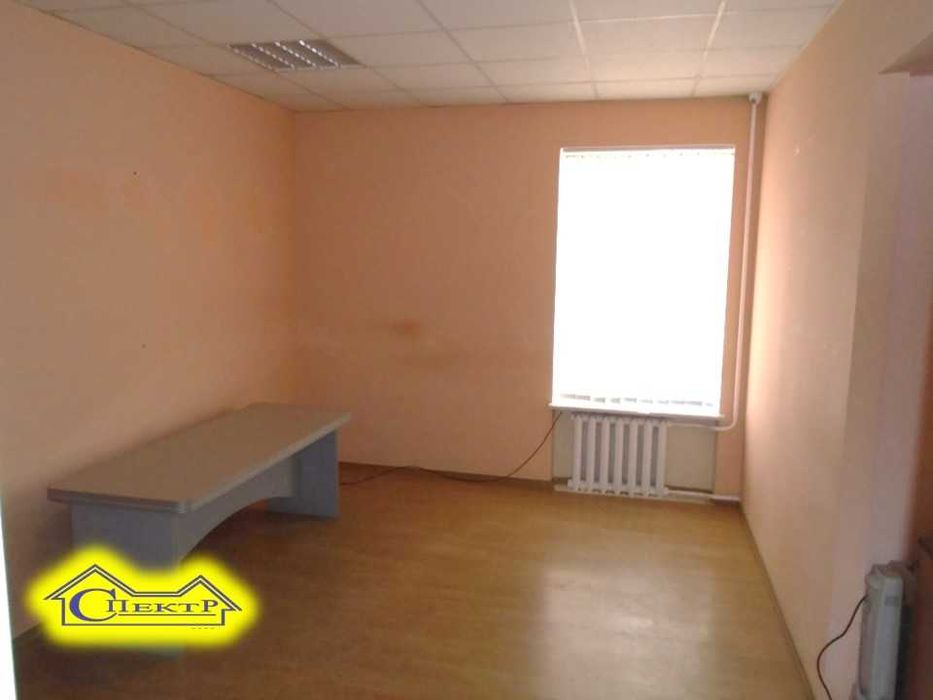 82 кв.м.  вул. Леніна(Свято-Миколаївська), 5 кабінетів .