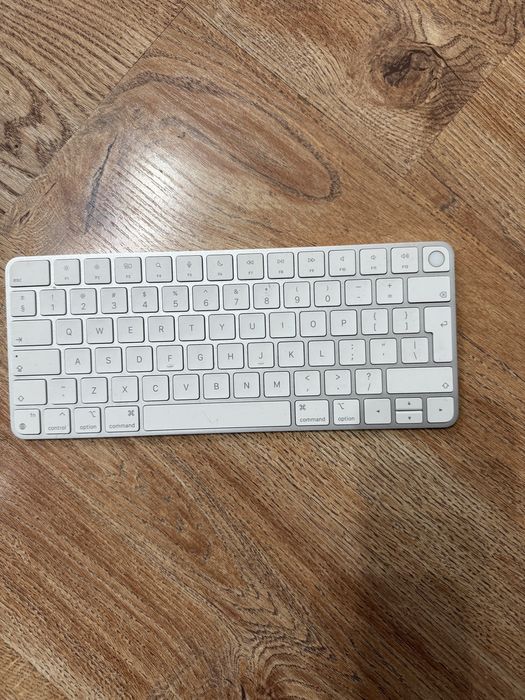 MacMini M2,Magic Keyboard