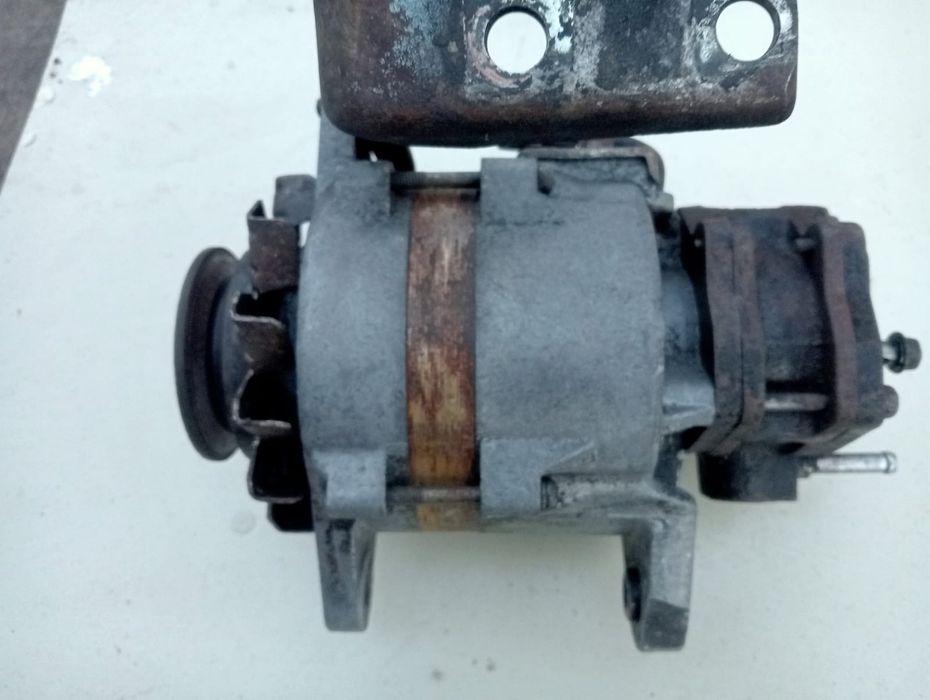 Генератор дизельного автомобіля Ford Transit