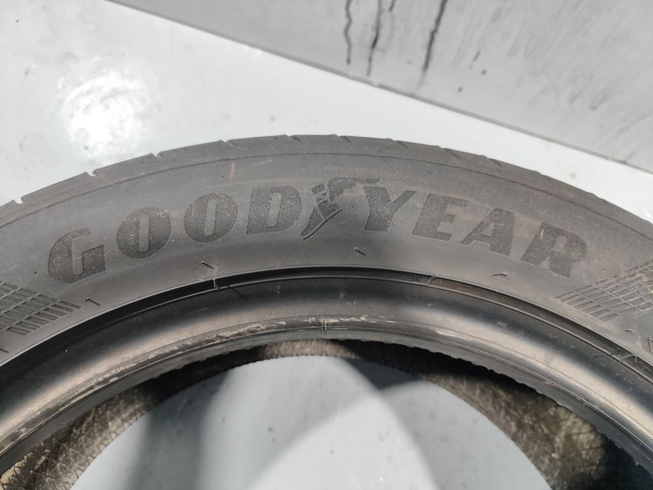 2 pneus semi novos Good year 225-50R17 - Oferta dos portes