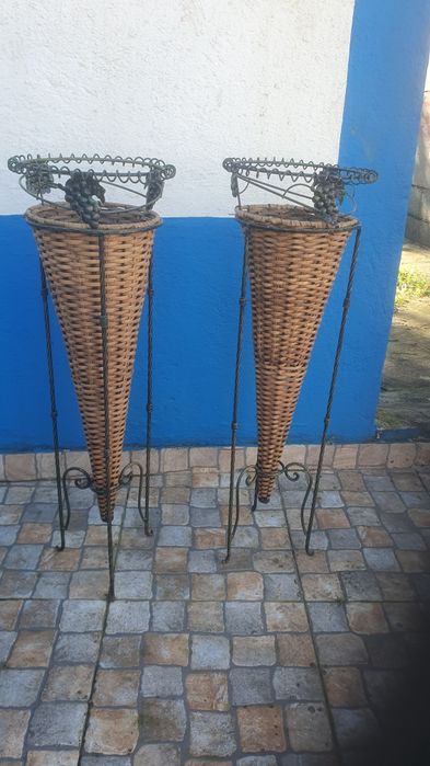 Floreiras antigas em bom estado