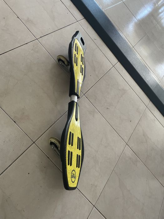 Waveboard amarelo