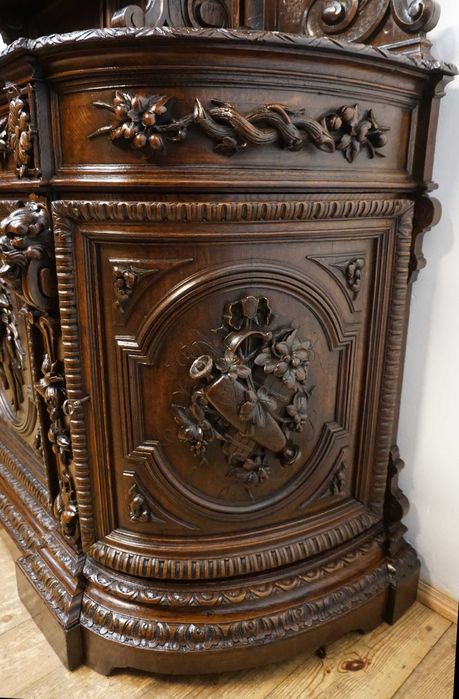 Stary myśliwski bufet komoda z dużą bogato rzeźbioną nadstawką orygina