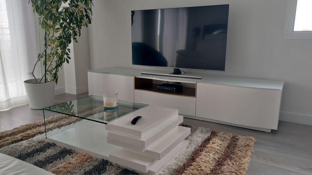 Móvel TV em MDF, com iluminação