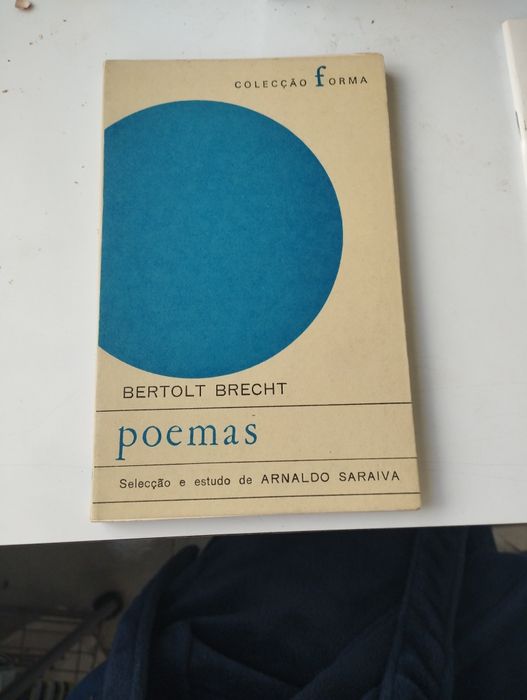 Livro "Poemas de Bertolt Brecht"