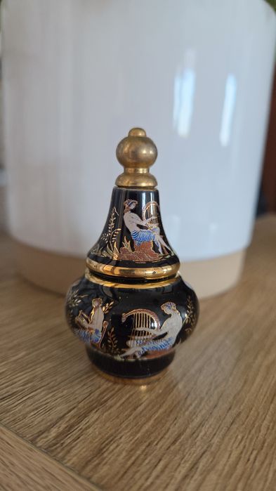 Dekoracyjny flakon na perfumy