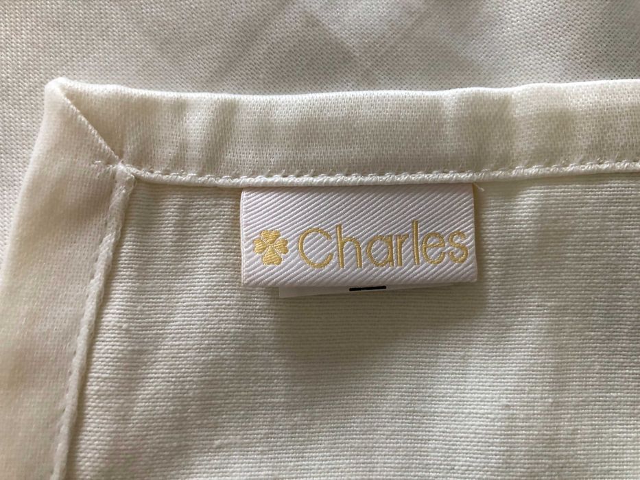 Toalha de mesa e guardanapos marca Charles
