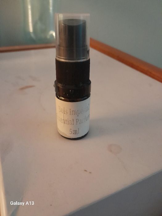 Szprzedam perfumy męskie bois imperial  essential parfums 5ml