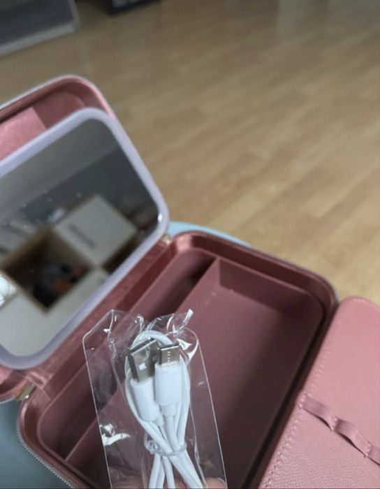 Kosmetyczka z lusterkiem