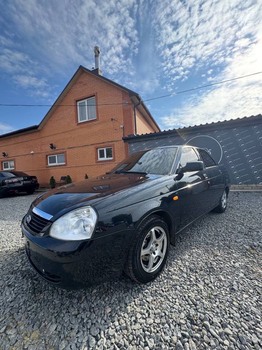 В продаже эксклюзивная Приора ни один элемент на авто не крашено состояния просто бомба таких приор мало пробег оригинал 147.000т по мотору менялось только расходники в мотор никто никогда не лазил масло от замены до замены моторчик шепчет едет очень хорошо коробка включается без лишних звуков не хрустит не выбивает ходовая мячик дно не единой дырочки и ржавчинки за авто следили гаражное хранения авто достойно вашего внимания приезжайте смотрите кто купит не пожалеете на авто стоит качественная аудио система играет хорошо белый свет в круг без какого было колхоза цена авто соответствует такой ласточки