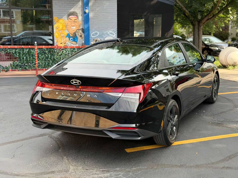 Hyundai Elantra      2022