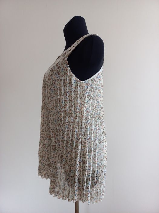 Plisowana jedwabna tunika w kwiatki